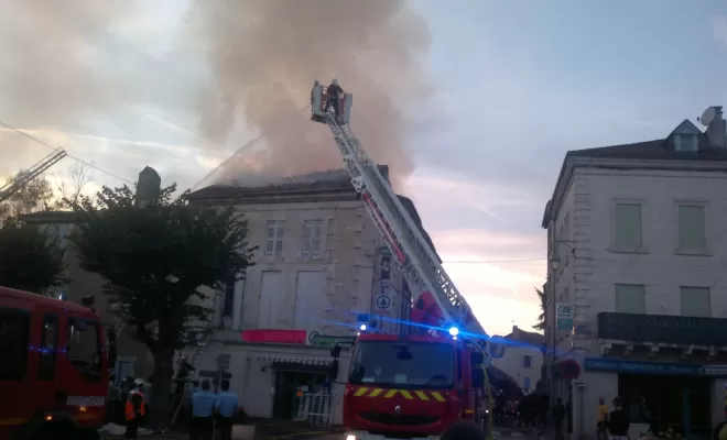 Dans un petit bourg 4 immeubles touchés#